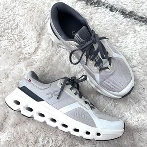 SOLD ✖️ On Running Cloudrunner 2 Women’s Gray/White Size 8